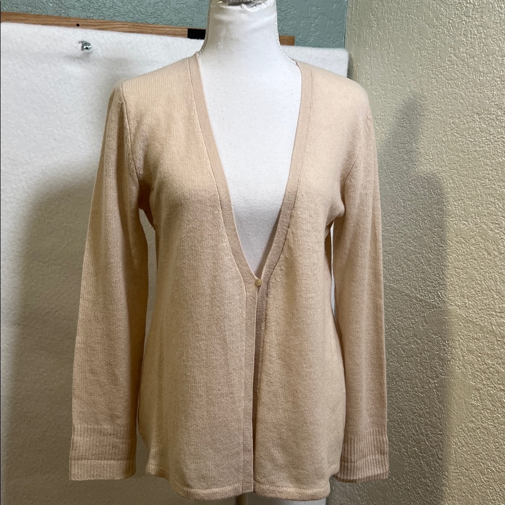 THE TERRITORY AHEAD 
100% Cashmere Sweater in Soft Beige